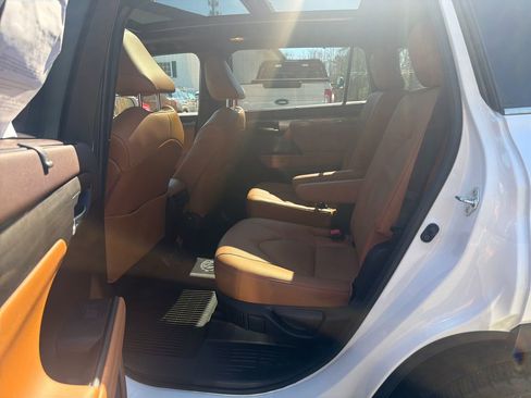 Used 2022 Toyota Highlander Platinum AWD/4WD image 48