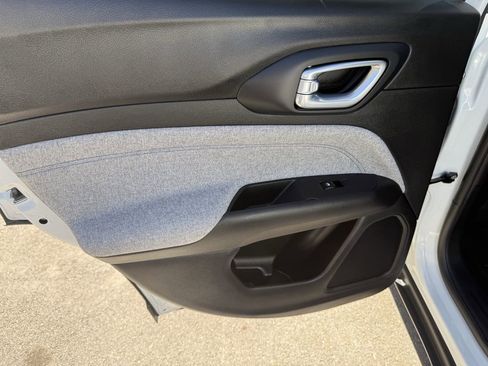 Used 2025 Jeep Compass Sport image 25