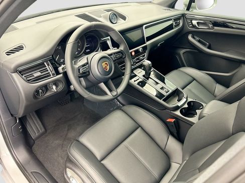 Used 2026 Porsche Macan AWD/4WD image 4