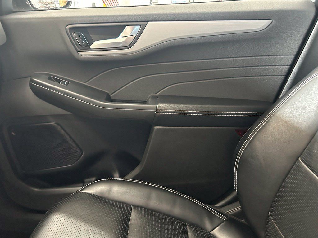 Used 2024 Ford Escape Platinum AWD/4WD image 12