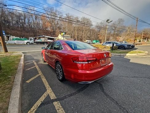 Used 2022 Volkswagen Passat 2.0T image 5