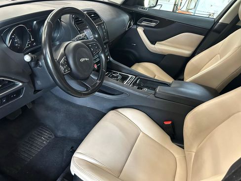 Used 2018 Jaguar F-PACE Premium AWD/4WD image 12
