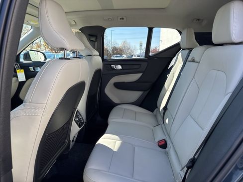 Used 2026 Volvo XC40 B4 Plus w/ Climate Package FWD image 13