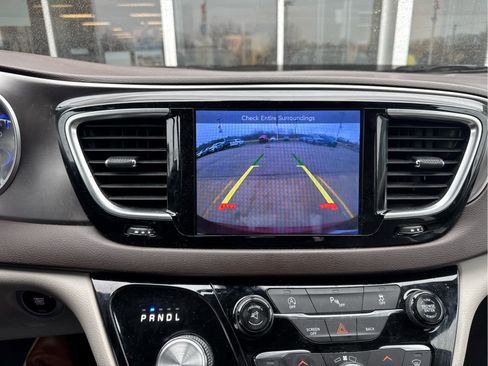 Used 2017 Chrysler Pacifica Touring-L Plus image 9