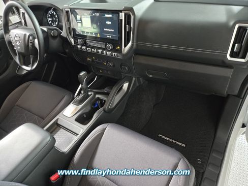 Used 2025 Nissan Frontier SV RWD image 22