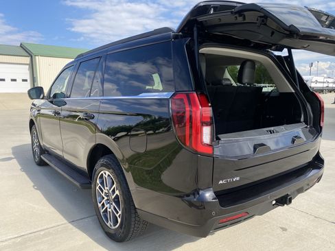 Used 2025 Ford Expedition Active AWD/4WD image 5