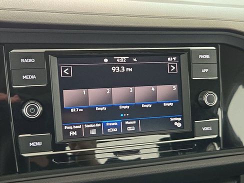 Used 2024 Volkswagen Jetta SE image 19