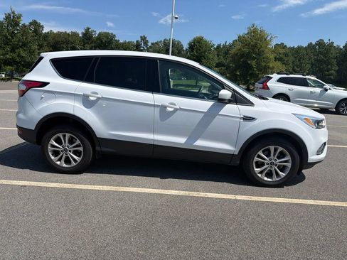 Used 2017 Ford Escape SE FWD image 4