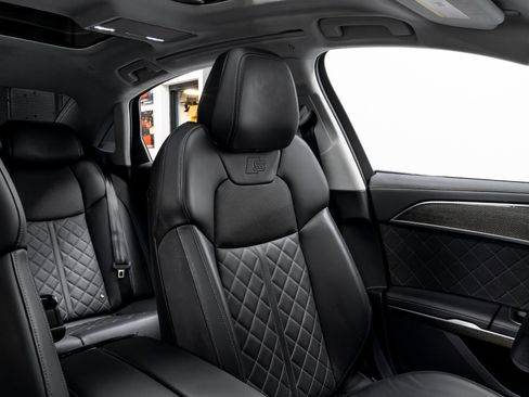 Used 2023 Audi S8 image 19