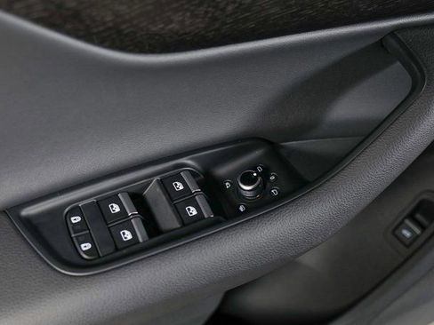 Certified 2025 Audi Q7 3.0T Premium w/ Convenience Package image 28