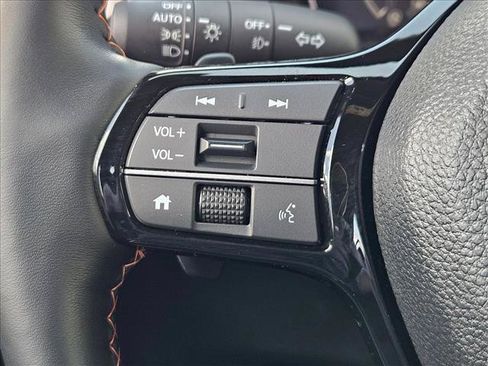 Used 2025 Honda Pilot TrailSport image 11