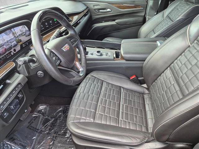 Used 2024 Cadillac Escalade ESV Premium Luxury Platinum w/ Heavy-Duty Trailer Package AWD/4WD image 16