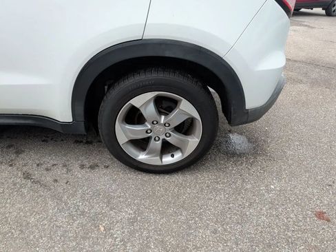 Used 2017 Honda HR-V EX image 10