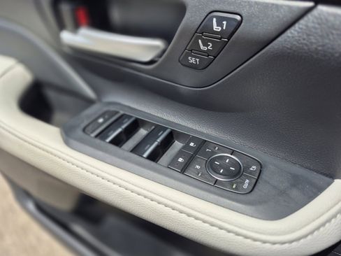 Used 2025 Toyota Grand Highlander AWD Hybrid image 13