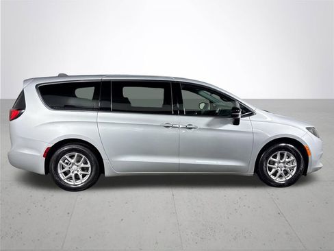 New 2026 Chrysler Voyager LX image 5