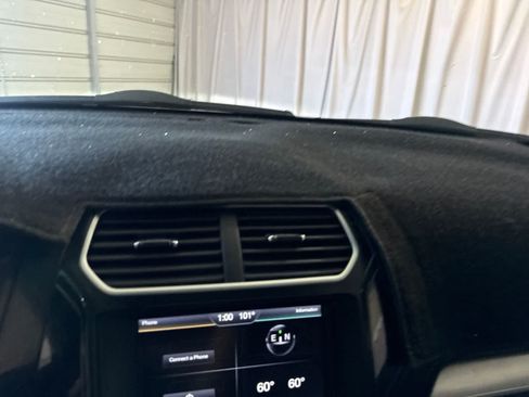 Used 2016 Ford Explorer XLT w/ Equipment Group 201A AWD/4WD image 26
