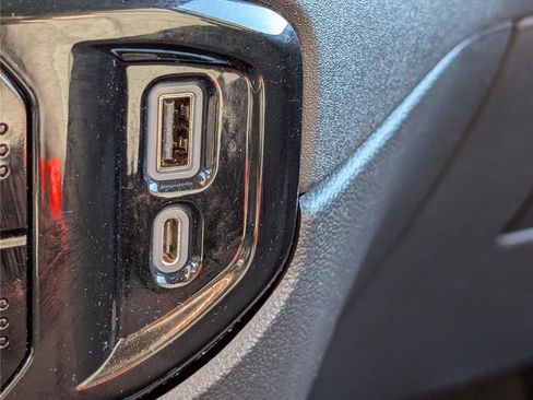 Used 2023 Chevrolet Silverado 1500 LT image 21