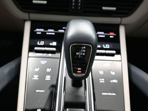 Used 2020 Porsche Cayenne AWD/4WD image 24