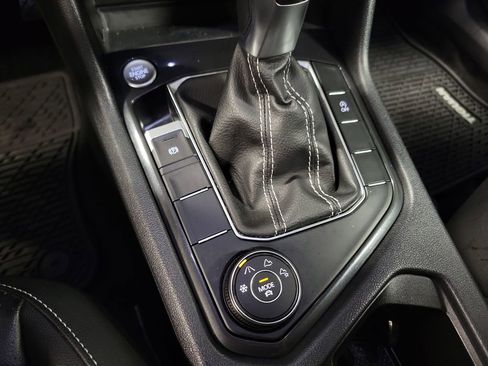 Used 2022 Volkswagen Tiguan SE AWD/4WD image 15
