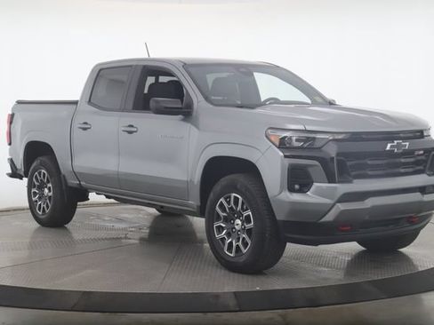 Used 2023 Chevrolet Colorado Z71 w/ Z71 Convenience Package 2 AWD/4WD image 2