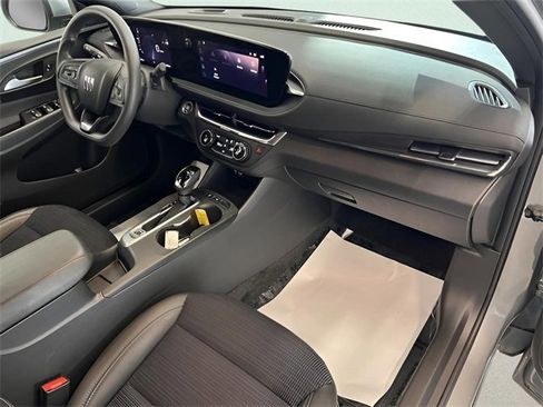 Used 2025 Buick Envista Preferred image 14