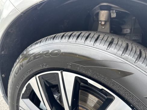 Certified 2025 Volvo XC60 B5 Core w/ Climate Package image 32