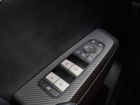 Used 2025 Mitsubishi Outlander 4WD Plug-In Hybrid image 31