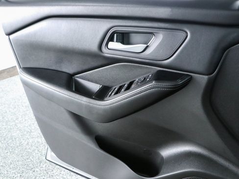 Used 2024 Nissan Rogue SV FWD image 21