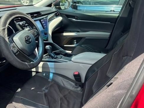 Used 2018 Toyota Camry SE FWD image 2
