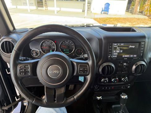 Used 2018 Jeep Wrangler Unlimited Sport S image 11