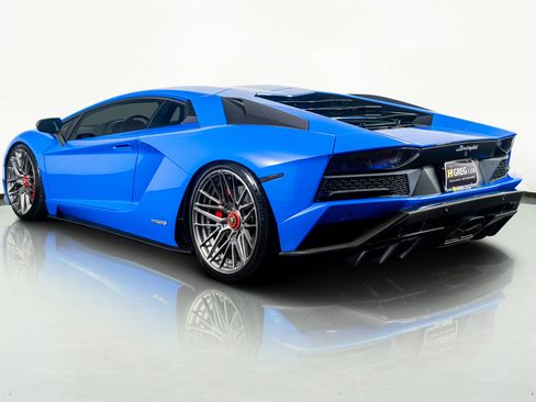 Used 2018 Lamborghini Aventador S image 15