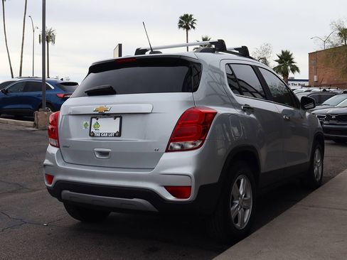 Used 2020 Chevrolet Trax LT w/ LT Convenience Package image 13