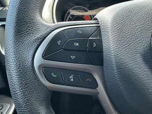 Used 2019 Jeep Cherokee Latitude w/ Popular Appearance Group AWD/4WD image 42