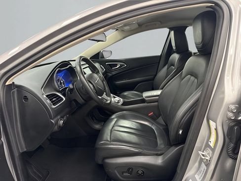 Used 2017 Chrysler 200 Limited Platinum FWD image 11