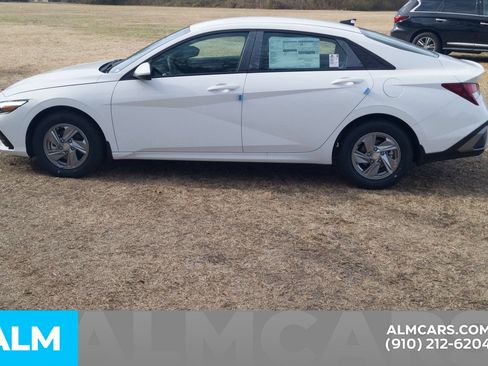 Certified 2026 Hyundai Elantra SE FWD image 9