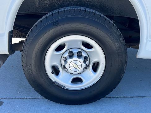 Used 2021 Chevrolet Express 2500 RWD image 21