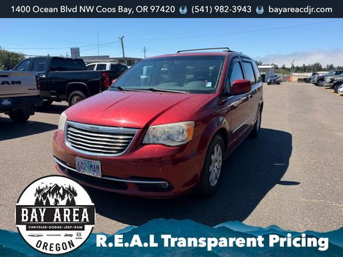 Used 2014 Chrysler Town & Country Touring FWD image 1