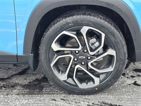 Used 2024 Chevrolet Trax RS w/ Sunroof Package image 11