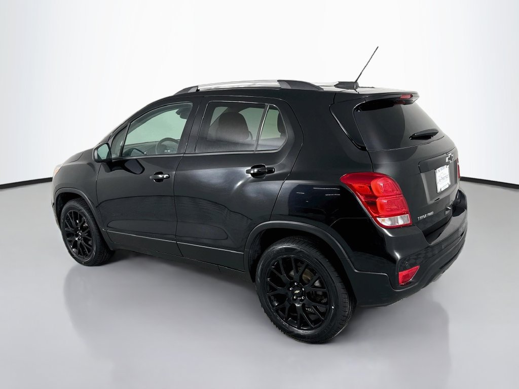 Used 2022 Chevrolet Trax LT w/ Premium Seat Package AWD/4WD image 3