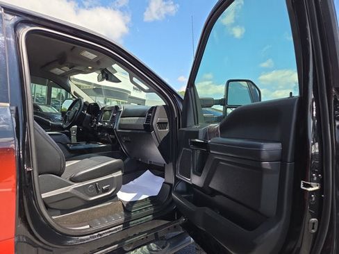 Used 2018 Ford F250 Lariat w/ Lariat Ultimate Package AWD/4WD image 13