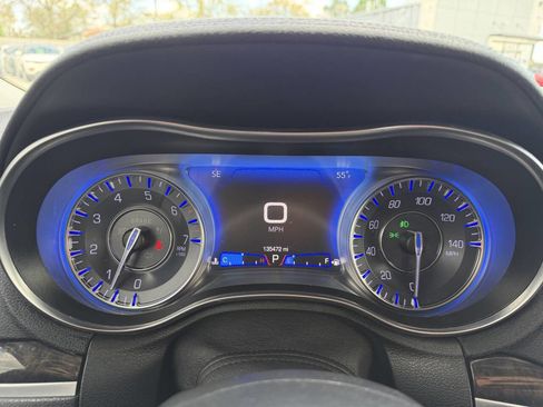 Used 2019 Chrysler 300 Limited RWD image 14