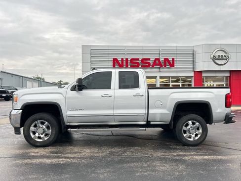Used 2016 GMC Sierra 2500 SLT w/ Driver Alert Package AWD/4WD image 2