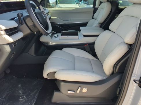 New 2026 Lincoln Navigator L Premier image 10