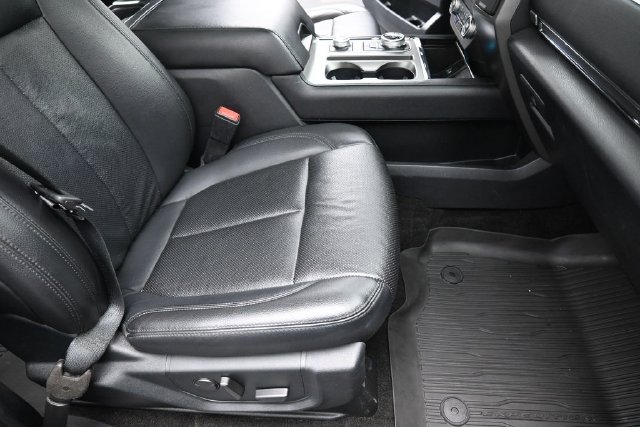 Used 2020 Ford Expedition XLT w/ Equipment Group 202A AWD/4WD image 33