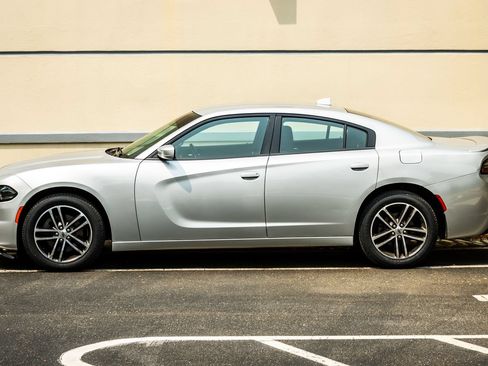 Used 2019 Dodge Charger SXT AWD/4WD image 4