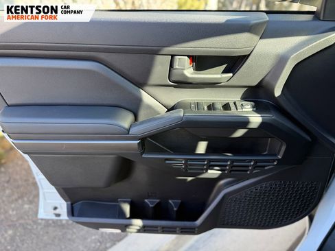 Used 2025 Toyota 4Runner SR5 image 24