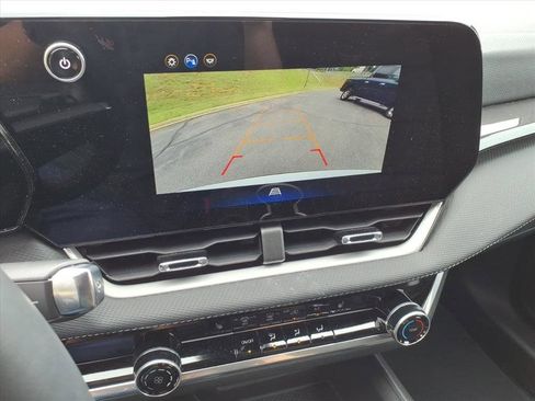 Used 2026 Chevrolet Equinox LT FWD image 32