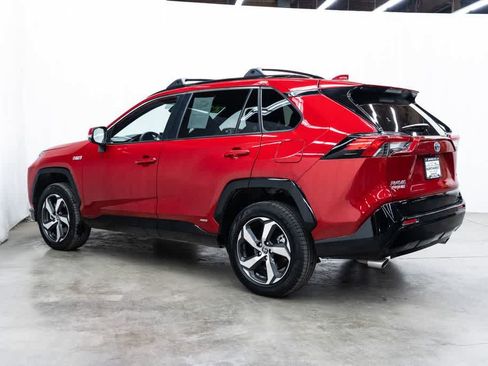 Used 2021 Toyota RAV4 SE w/ Weather & Moonroof Package AWD/4WD image 4