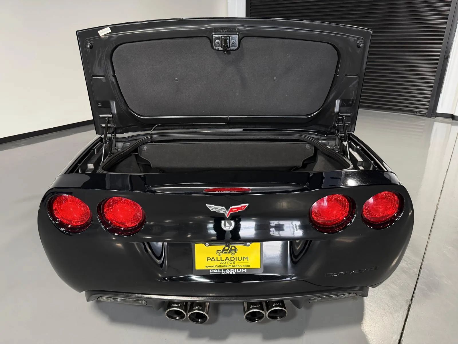 Used 2005 Chevrolet Corvette Coupe w/ Preferred Equipment Group RWD image 12