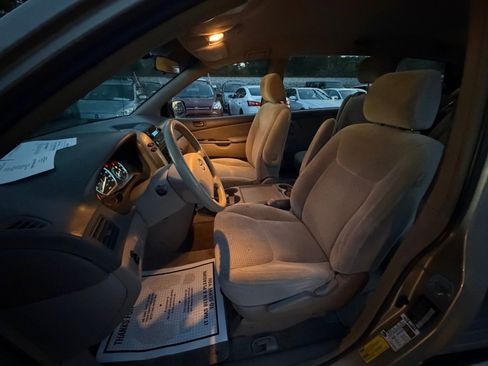Used 2007 Toyota Sienna CE FWD image 9